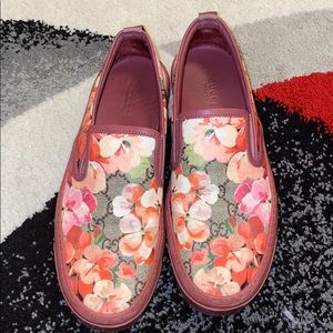 100% authentic gucci bloom slip ons!